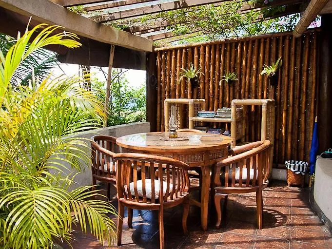 Coconuts Hummingbird Apartment Jimbaran